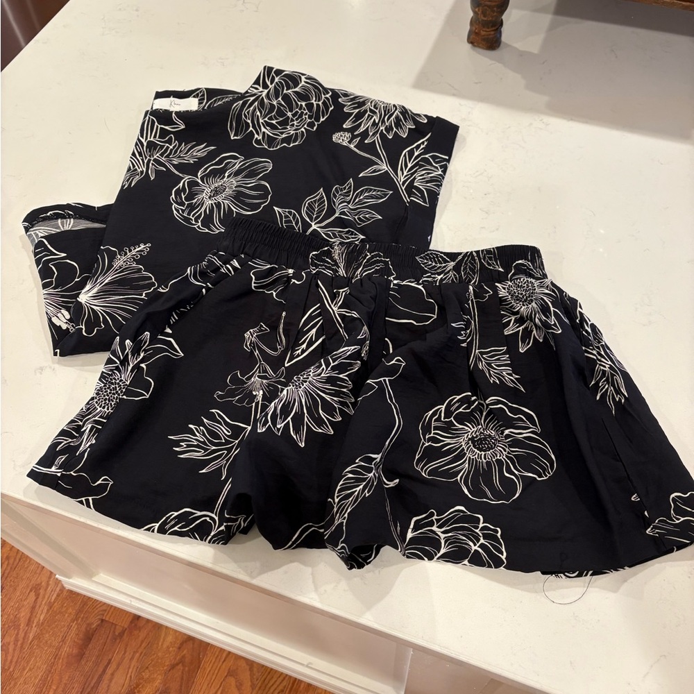 Klesis Black Floral short set size M
